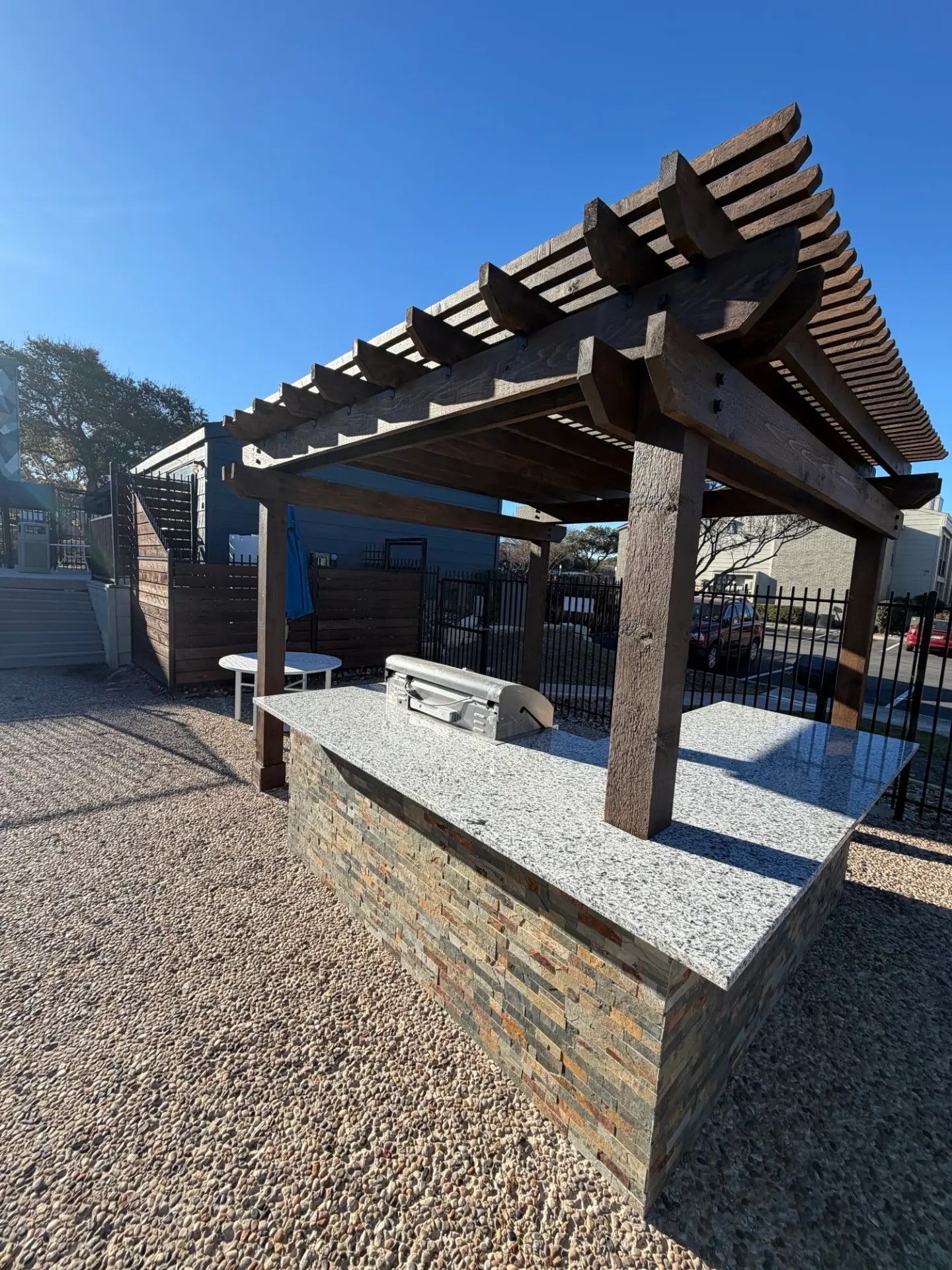 Outdoor Kitchen & Granite